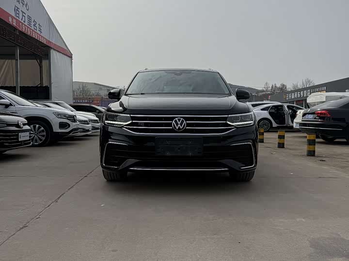Фото 2 - Volkswagen Tiguan L Pro