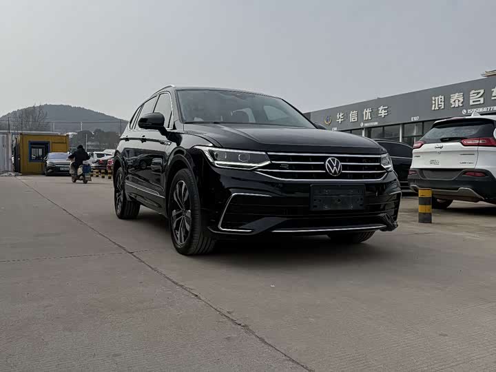 Фото 3 - Volkswagen Tiguan L Pro