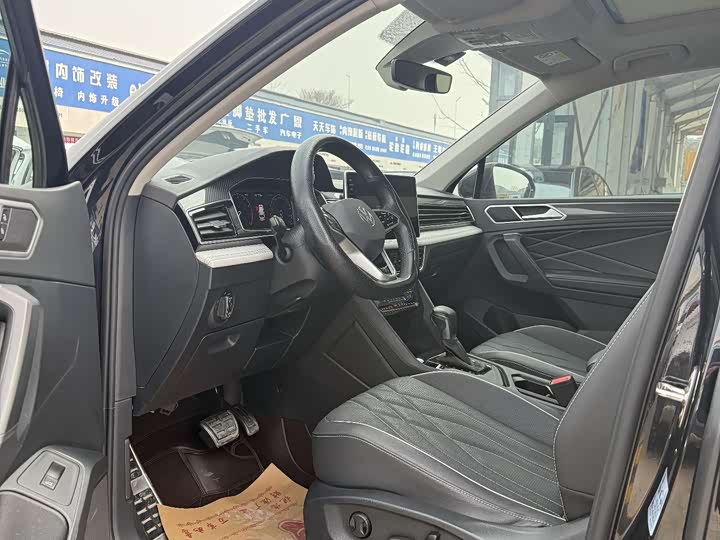 Фото 4 - Volkswagen Tiguan L Pro