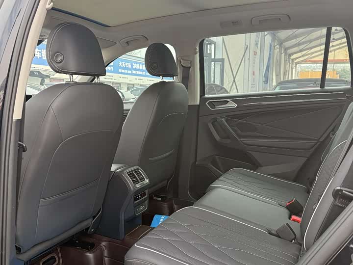 Фото 5 - Volkswagen Tiguan L Pro