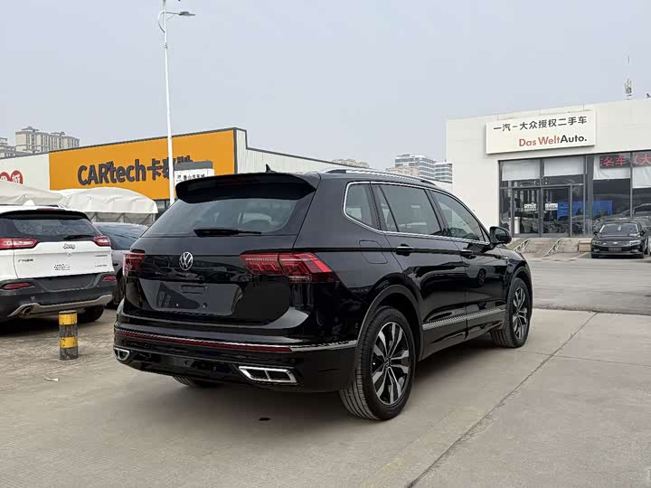 Фото 8 - Volkswagen Tiguan L Pro