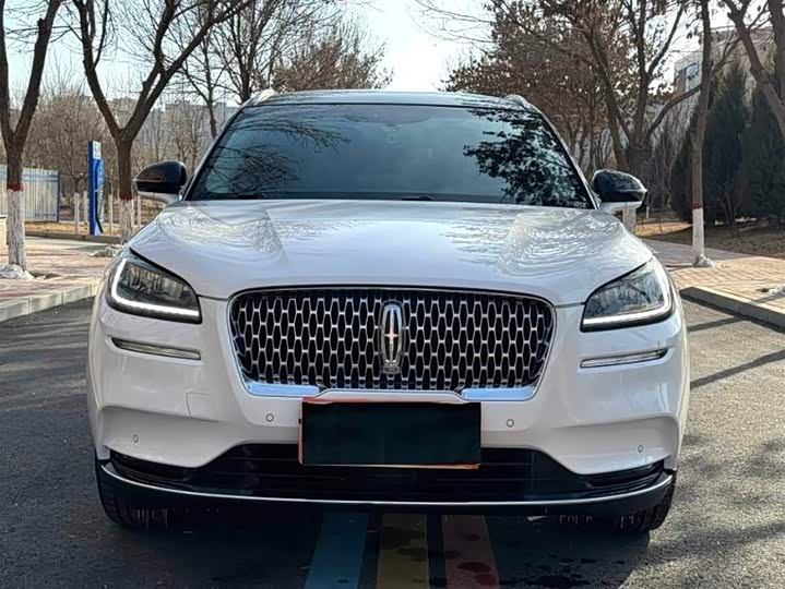 Фото 2 - Lincoln Corsair