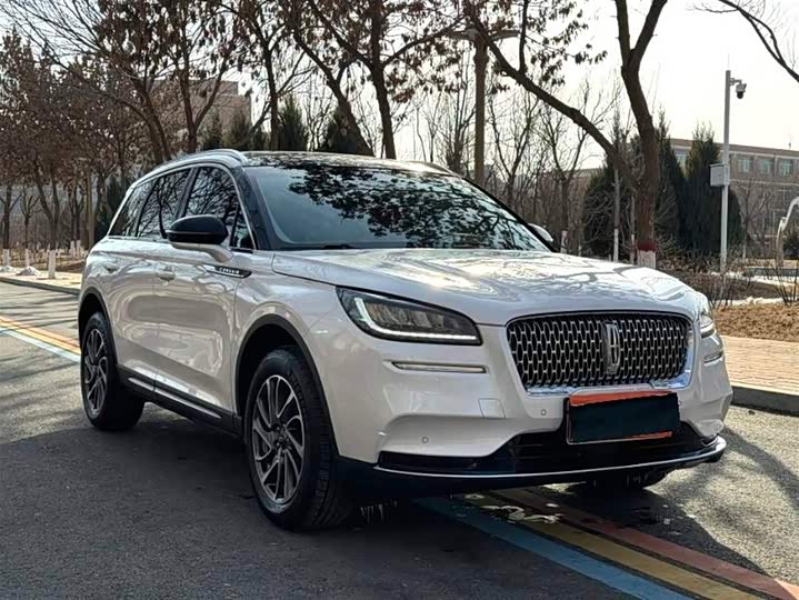 Фото 3 - Lincoln Corsair