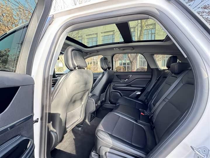 Фото 8 - Lincoln Corsair