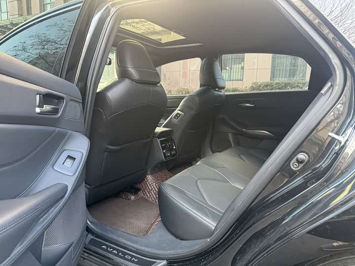 Фото 6 - Toyota Avalon