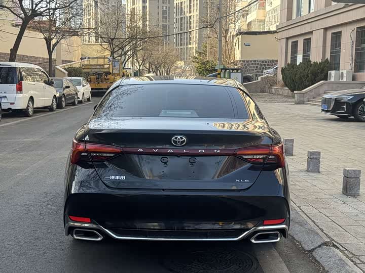 Фото 8 - Toyota Avalon