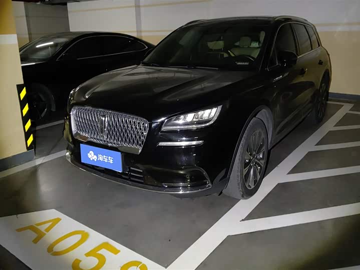 Фото 1 - Lincoln Corsair