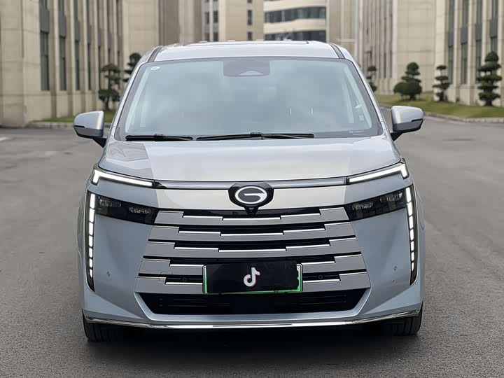 Фото 2 - GAC Trumpchi E8