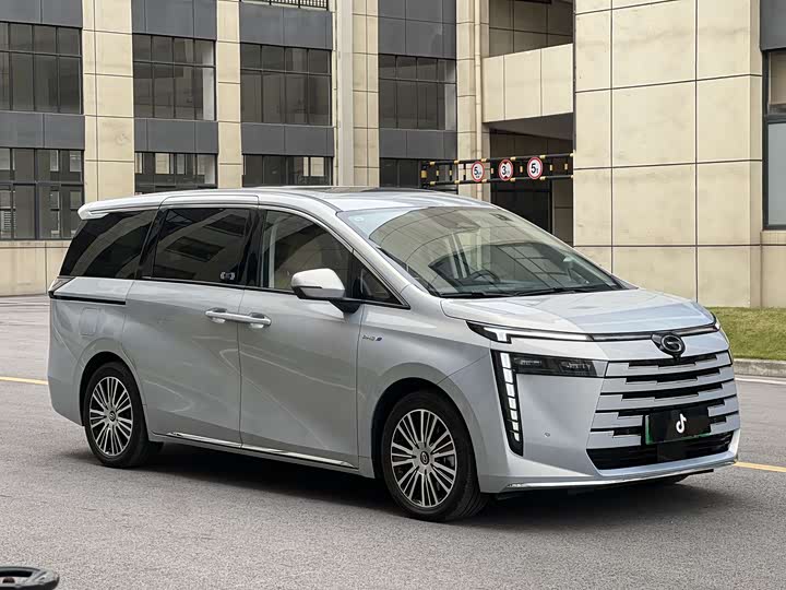 Фото 3 - GAC Trumpchi E8