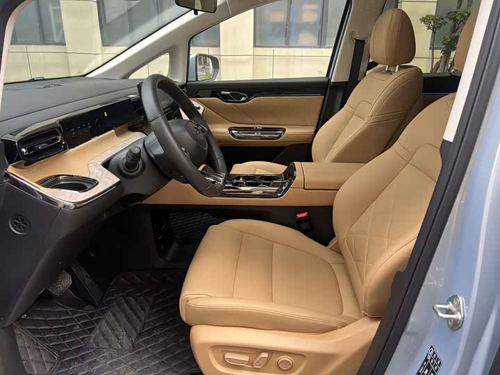 Фото 6 - GAC Trumpchi E8