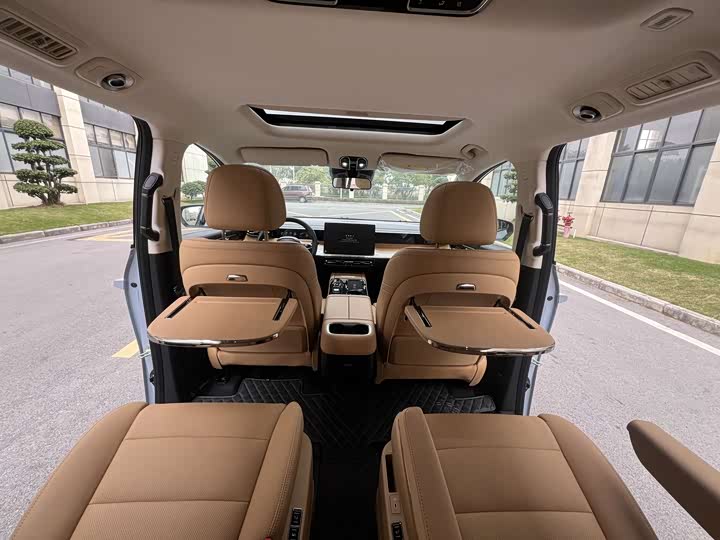 Фото 7 - GAC Trumpchi E8