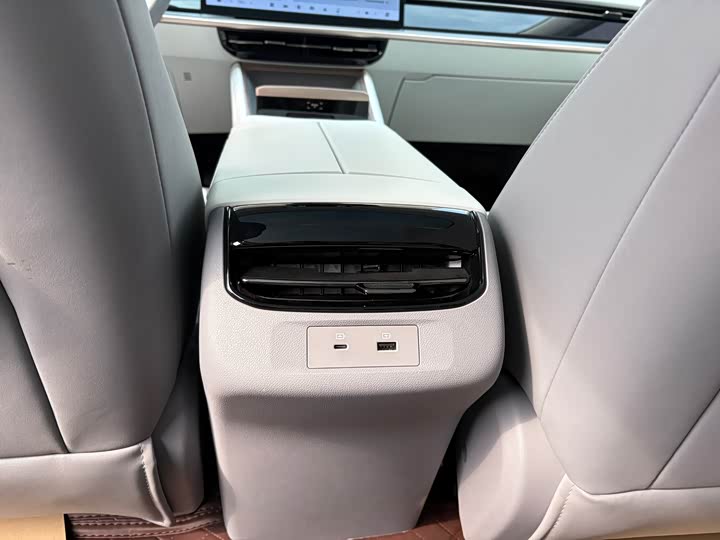 Фото 9 - Dongfeng Yipai eπ 007