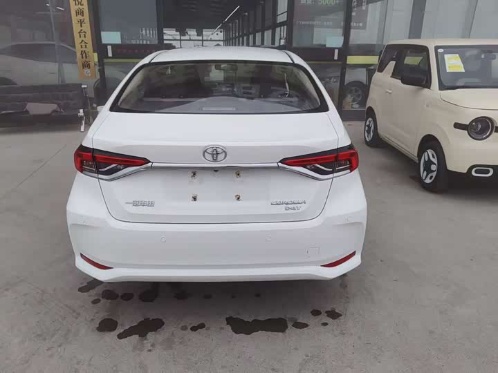 Фото 8 - Toyota Corolla