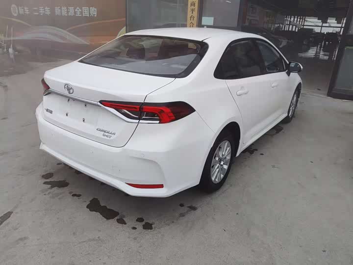 Фото 9 - Toyota Corolla