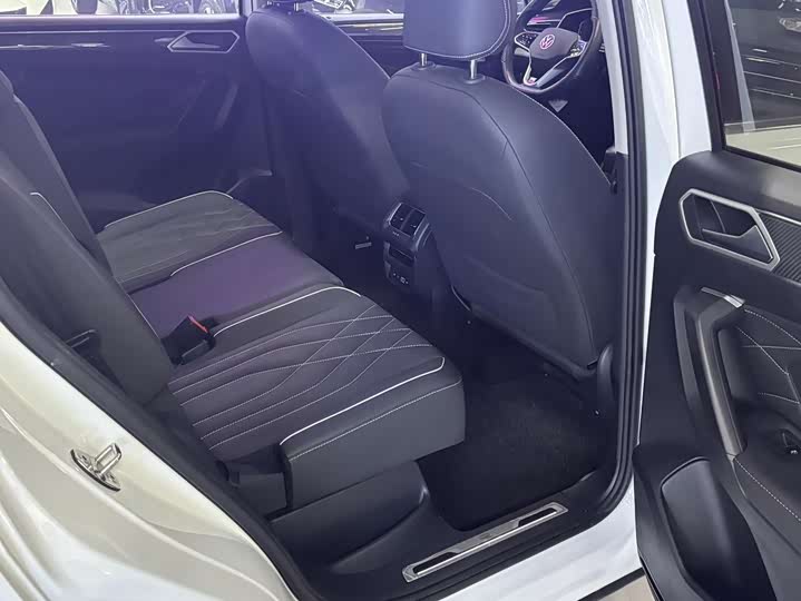 Фото 5 - Volkswagen Tiguan L Pro