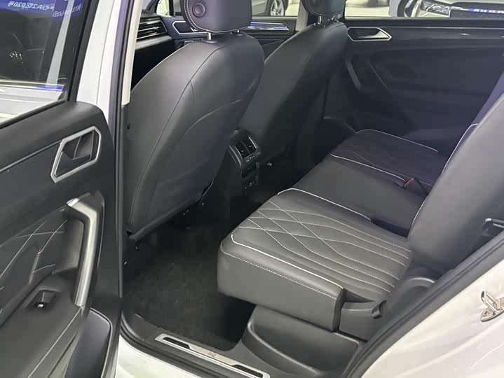 Фото 6 - Volkswagen Tiguan L Pro