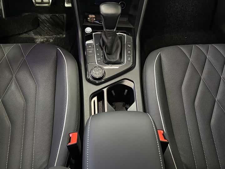 Фото 7 - Volkswagen Tiguan L Pro