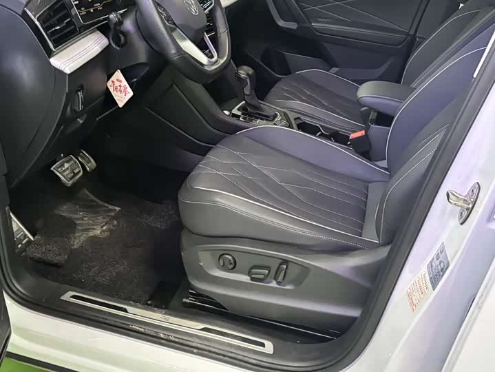 Фото 8 - Volkswagen Tiguan L Pro