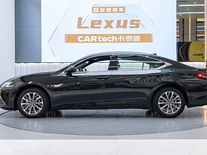 Фото 3 - Lexus ES