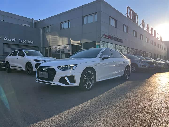 Фото 1 - Audi A4L