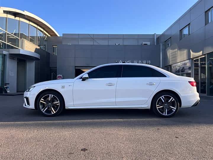 Фото 3 - Audi A4L