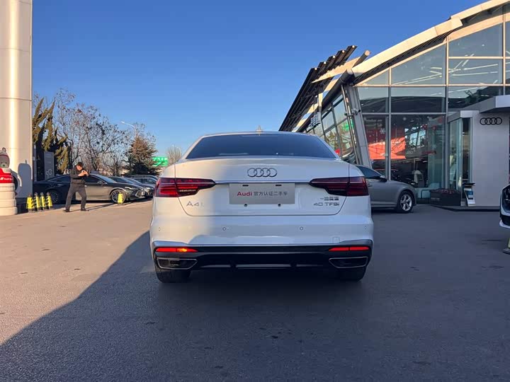 Фото 6 - Audi A4L