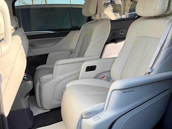 Фото 9 - Buick GL8 Hybrid