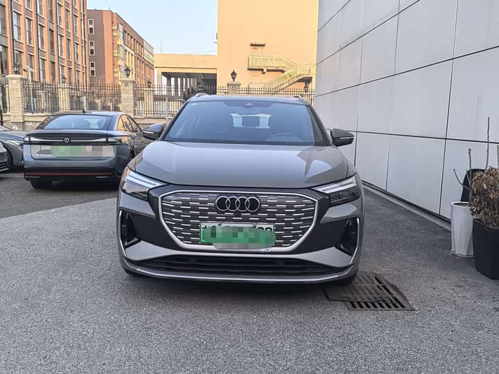 Фото 2 - Audi Q4 e-tron