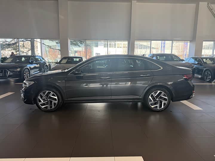 Фото 4 - Volkswagen Sagitar L