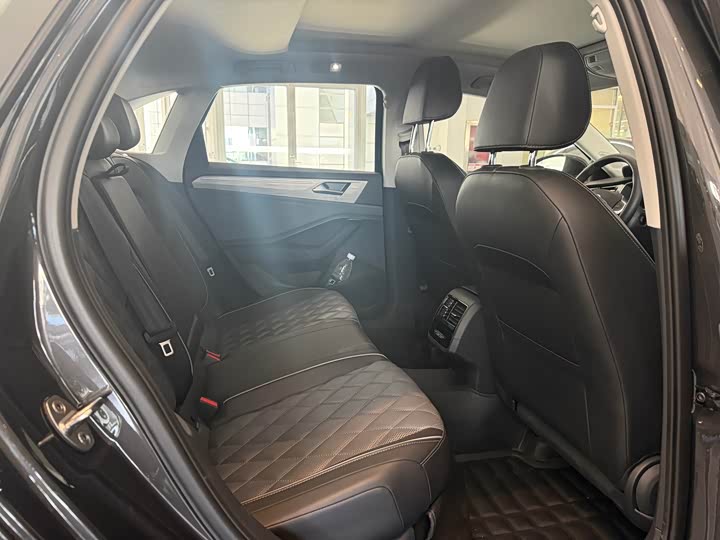 Фото 8 - Volkswagen Sagitar L