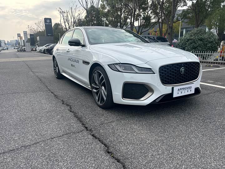 Фото 2 - Jaguar XF L