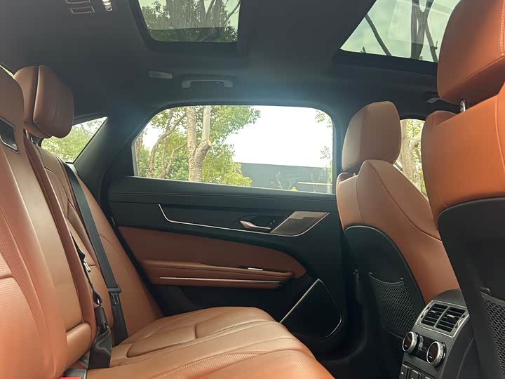 Фото 7 - Jaguar XF L