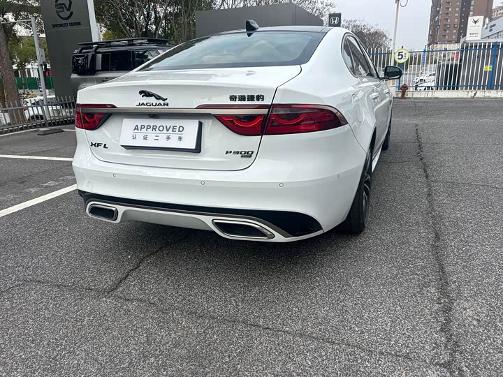 Фото 8 - Jaguar XF L