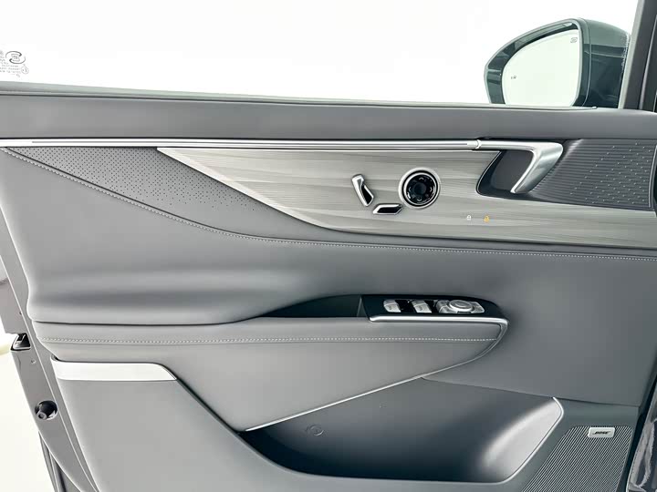 Фото 6 - Buick GL8 ES