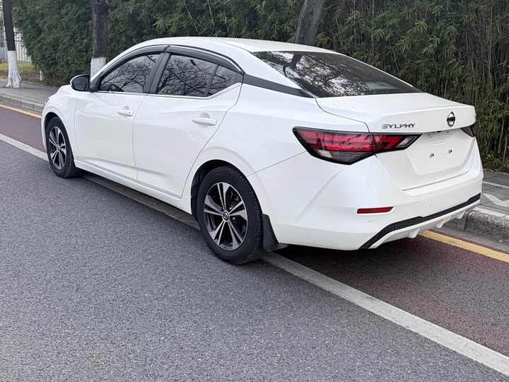 Фото 9 - Nissan Sylphy