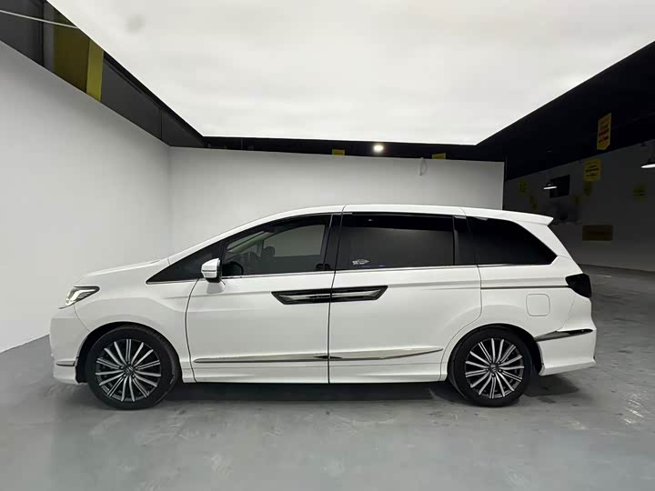 Фото 3 - Honda Elysion