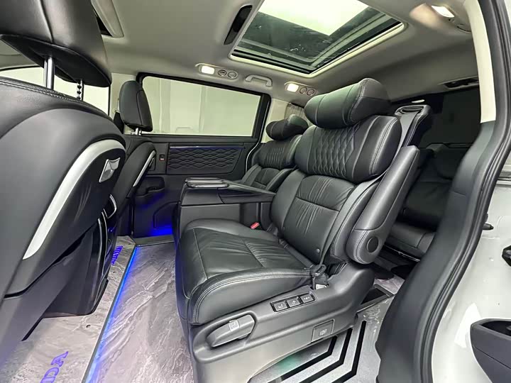 Фото 6 - Honda Elysion