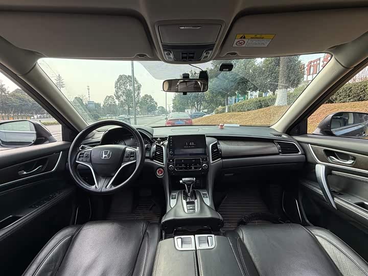 Фото 7 - Honda Avancier