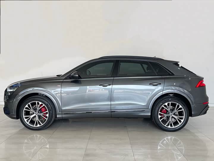 Фото 4 - Audi Q8