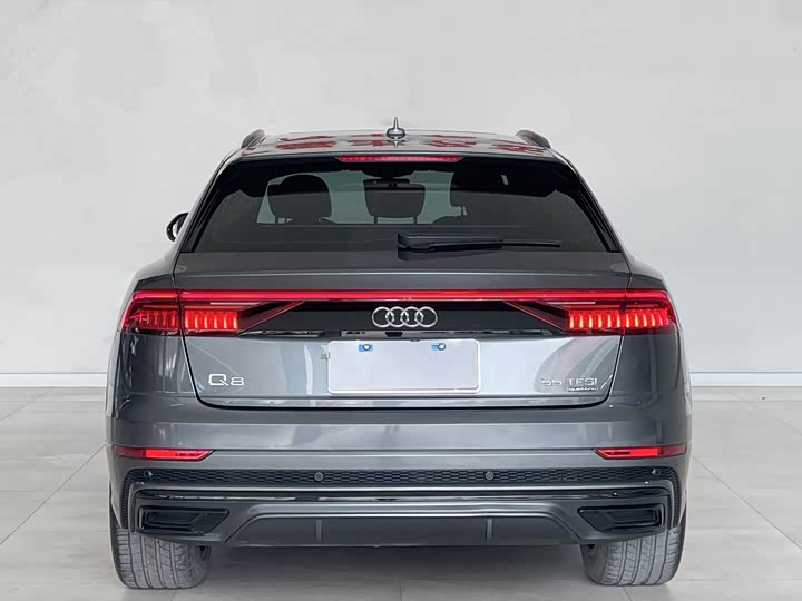 Фото 6 - Audi Q8