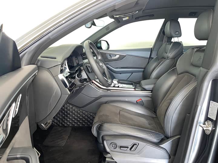 Фото 8 - Audi Q8