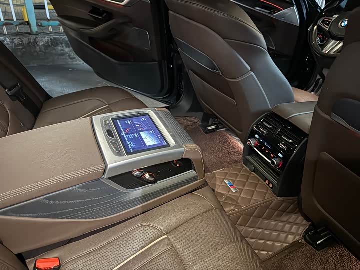 Фото 9 - BMW 5 Series