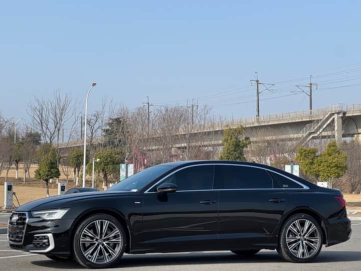 Фото 1 - Audi A6L