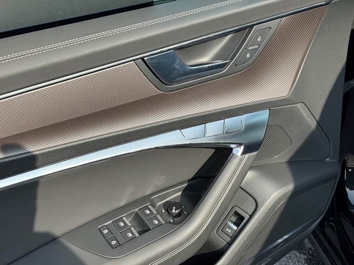 Фото 6 - Audi A6L