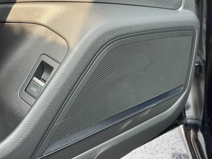 Фото 7 - Audi A6L