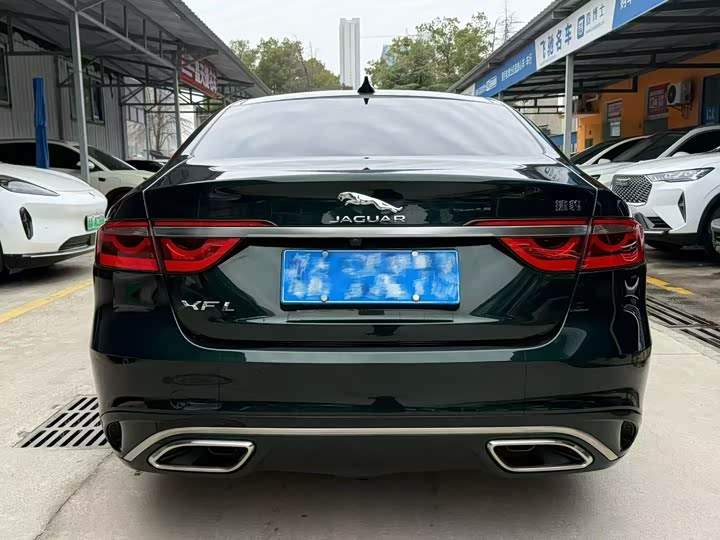 Фото 8 - Jaguar XF L