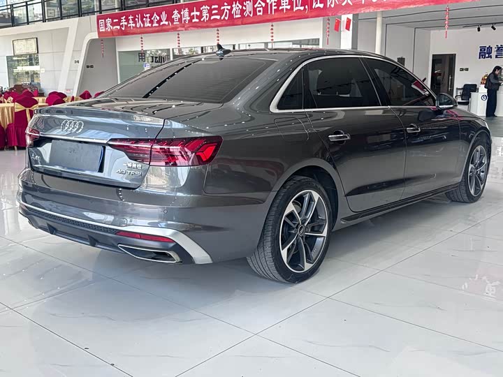 Фото 7 - Audi A4L