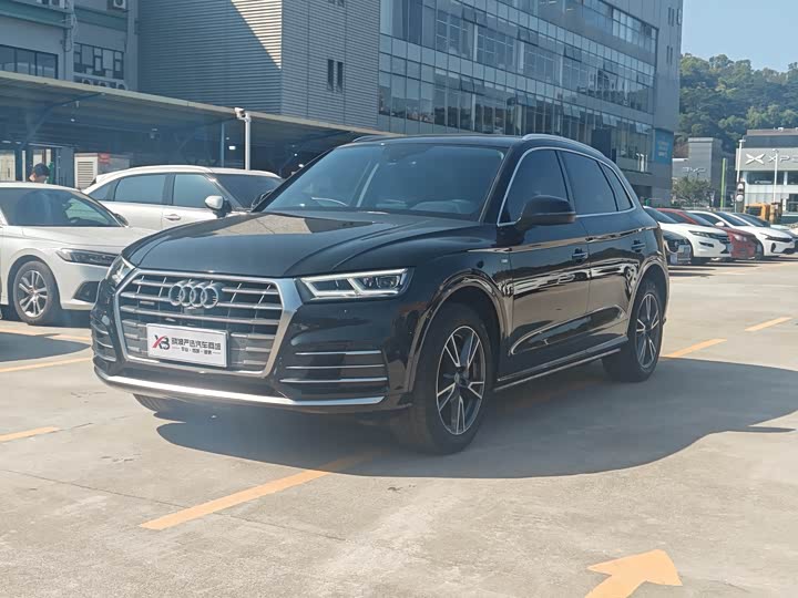 Фото 1 - Audi Q5L