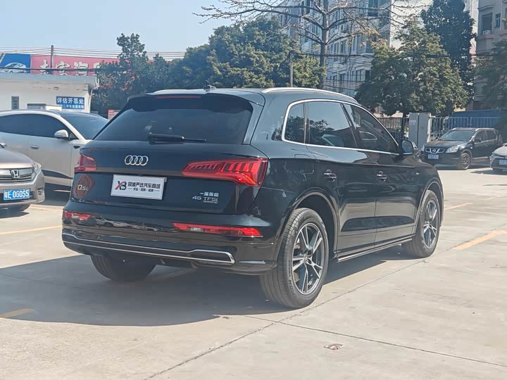 Фото 3 - Audi Q5L