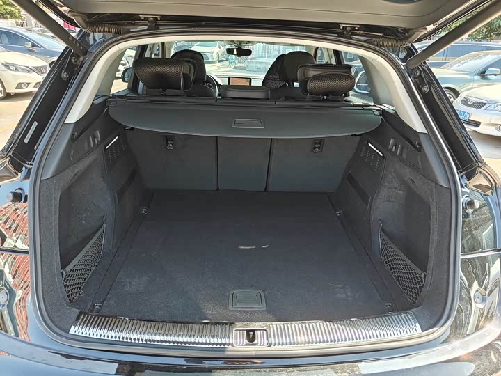 Фото 5 - Audi Q5L